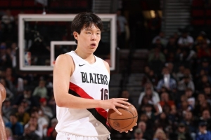 刘维伟寄语杨瀚森：保持耐心 保持努力 每天都努力去进步一点