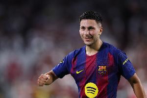 记者：斯图加特今夏曾接近签下巴德吉 巴萨未决定1月是否将他外租