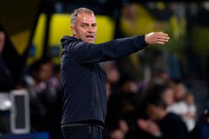 阿斯报：弗里克对拉菲尼亚旧伤复发感到愤怒，他要求体能师做解释