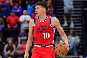 啥时候能来手感？！博格丹上半场5中1得到4分3板3助 三分3中0