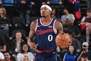 比尔本季能领2473万 之后连续4年从太阳领1938万 明夏有球员选项