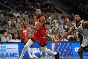 一场顶两场🚨马刺卡位战拿下火箭升到西部第3 火箭连跌3位到第6