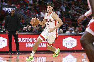 眼神里是杀气！谢泼德借掩护直接拔三分 回应球打进追至3分