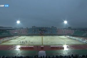 冰天雪地！延边龙鼎主场积雪严重，草坪都被染成了白色