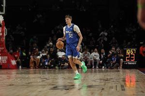 不温不火！弗拉格10中5拿到12分6板2助1断1帽 下半场仅2分