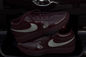 爱车与球鞋！布克晒出以他的雪佛兰 Impala轿车为灵感的Book 1