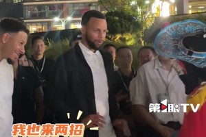 🔥库里在重庆被川剧变脸惊艳 ，和演员过招，连连拍手称赞！