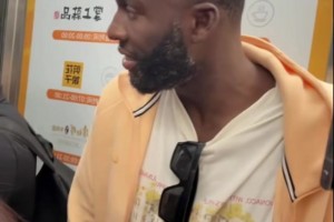 追梦刚刚落地，场上凶悍，场下腼腆