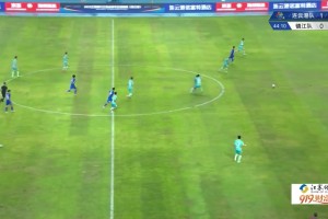 这是业余联赛配合？苏超连云港队反击中精彩漏球瞬间打穿对手防线