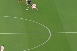 央妈苏超转播画面出现大纰漏！网友：以为自己眼花了😵