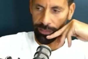 身材比真好！韩国演员朴圣光和妻子来现场看林加德比赛😍