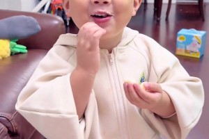 太可爱了！南京小球迷坚定支持南通队😂