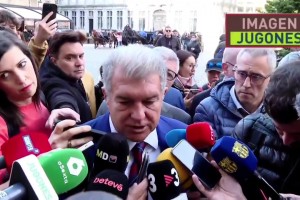 拉波尔塔接受采访时被皇马球迷打断！他笑谈：昨天很难熬吧😅